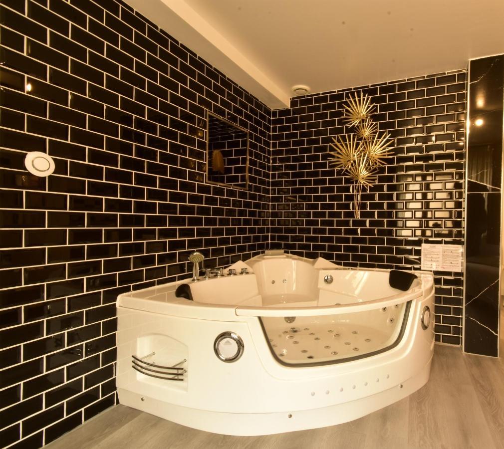 Appartement Jacuzzi Gold&Night Вернёй-сюр-Авр Экстерьер фото